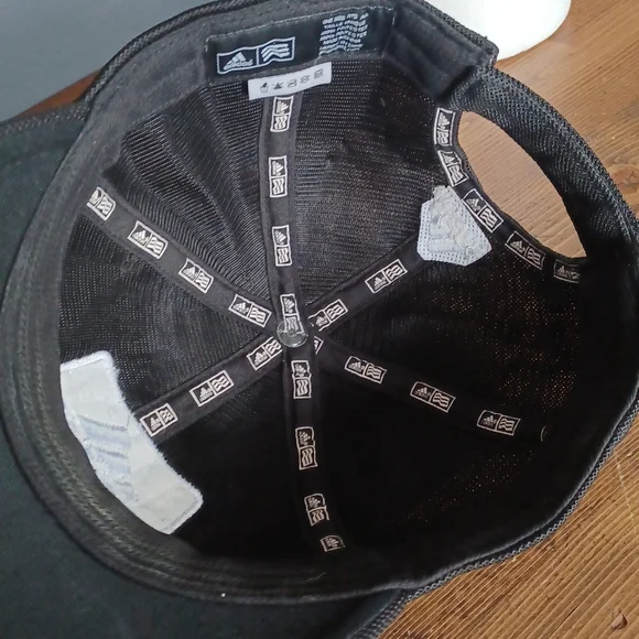 Adidas  hat - Picture 4 of 9